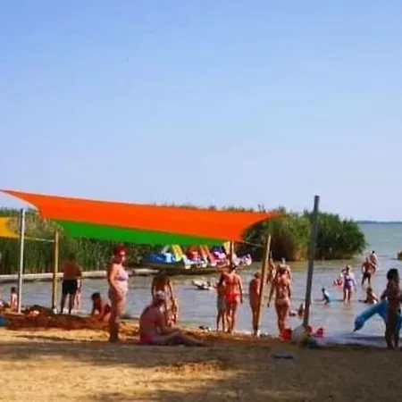 Casa vacanze Nádtetős Ház Gyenesdiáson A Vízpart Közelében *