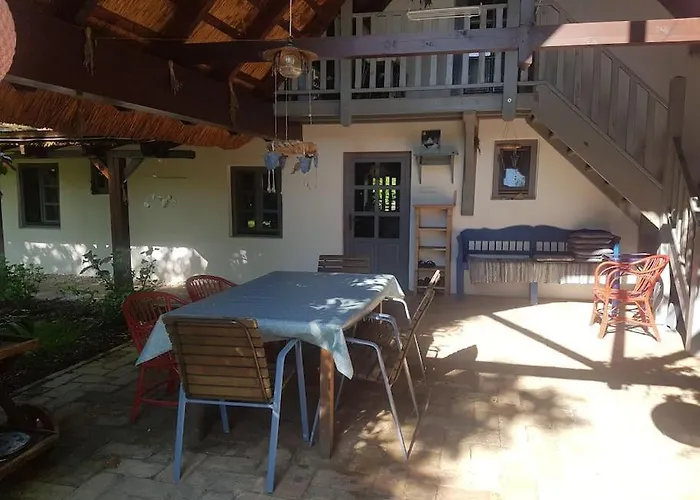 Nadtetos Haz Gyenesdiason A Vizpart Koezeleben *